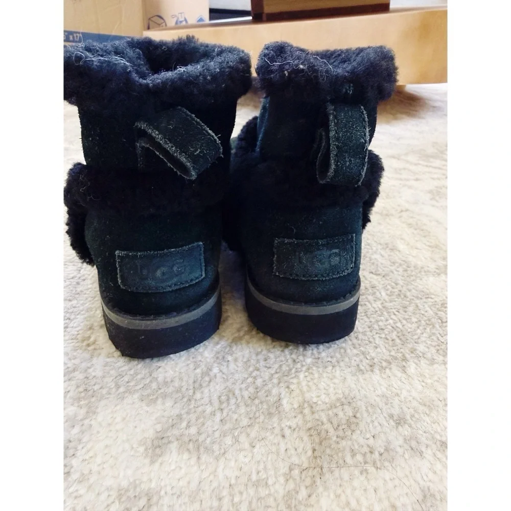 Ugg Mini Fluff Spill Seam Boot in Black